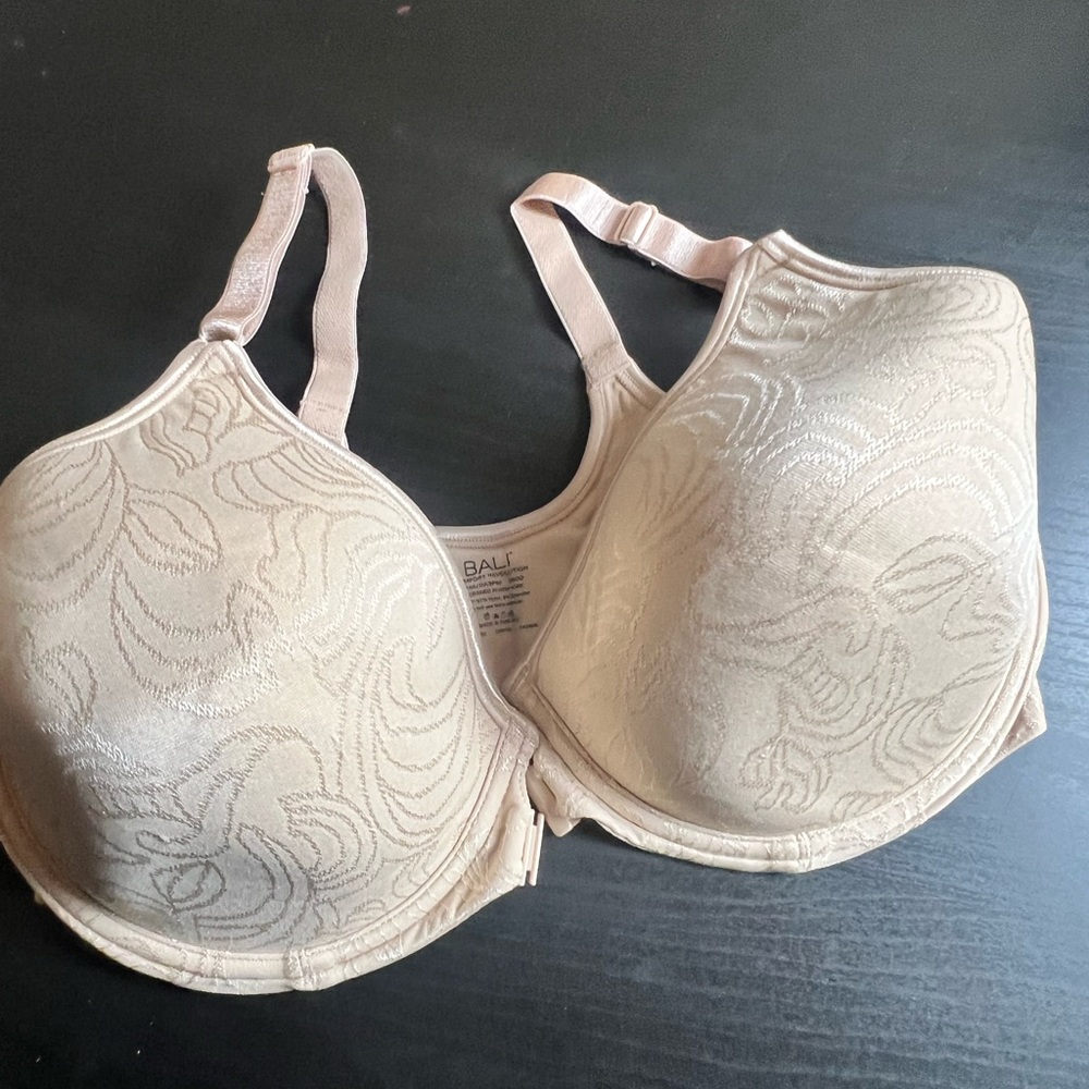 Bali Women's Cream Patterned Underwire Bra